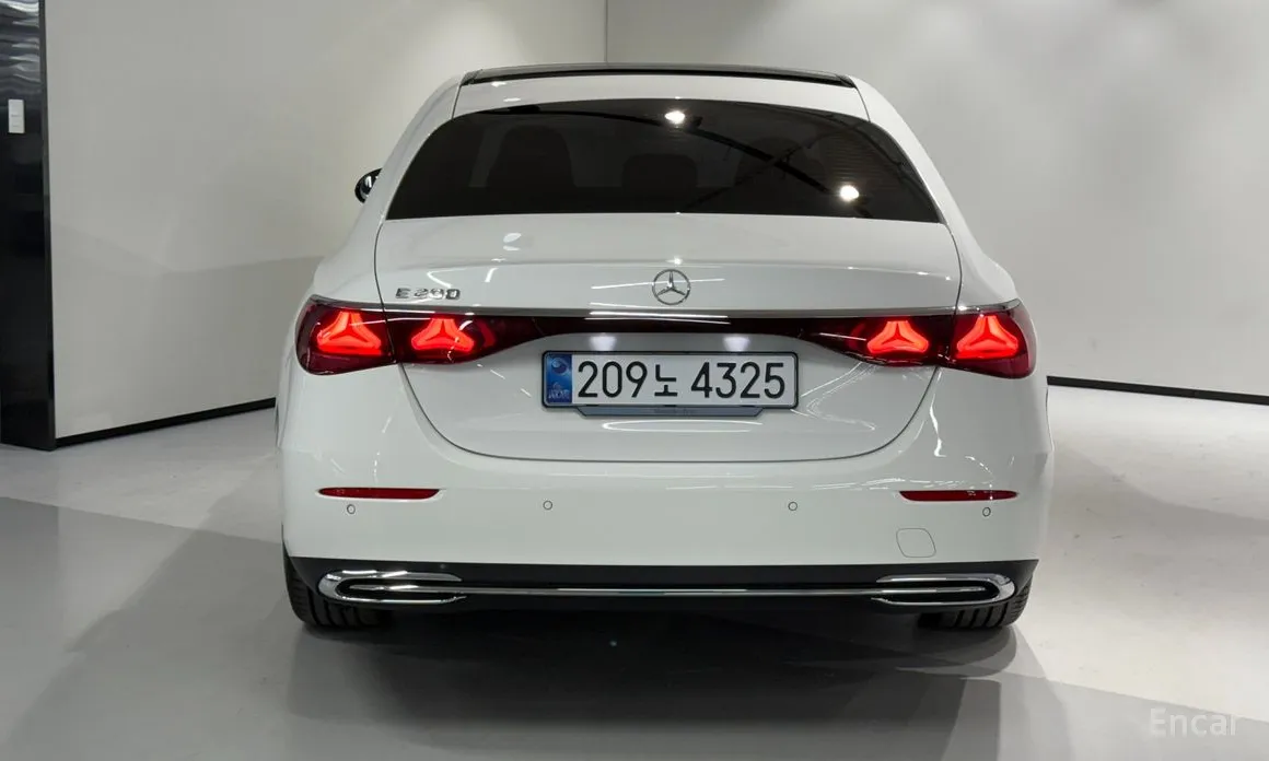 Фото 5 - Mercedes-Benz E-Class