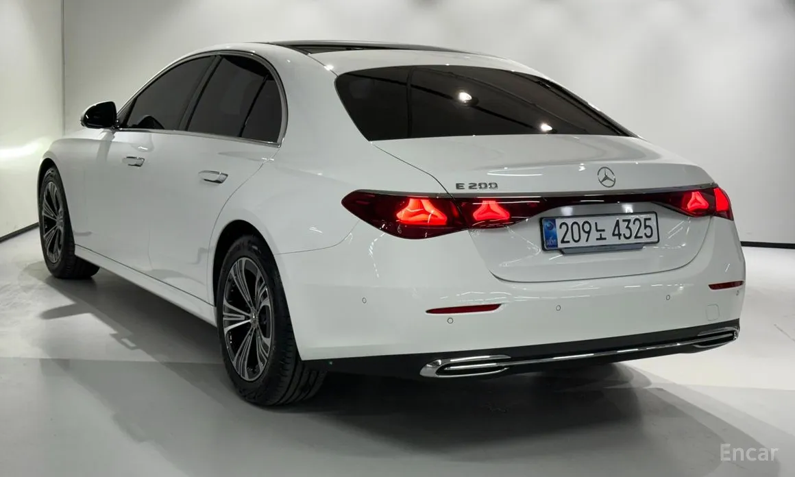 Фото 6 - Mercedes-Benz E-Class