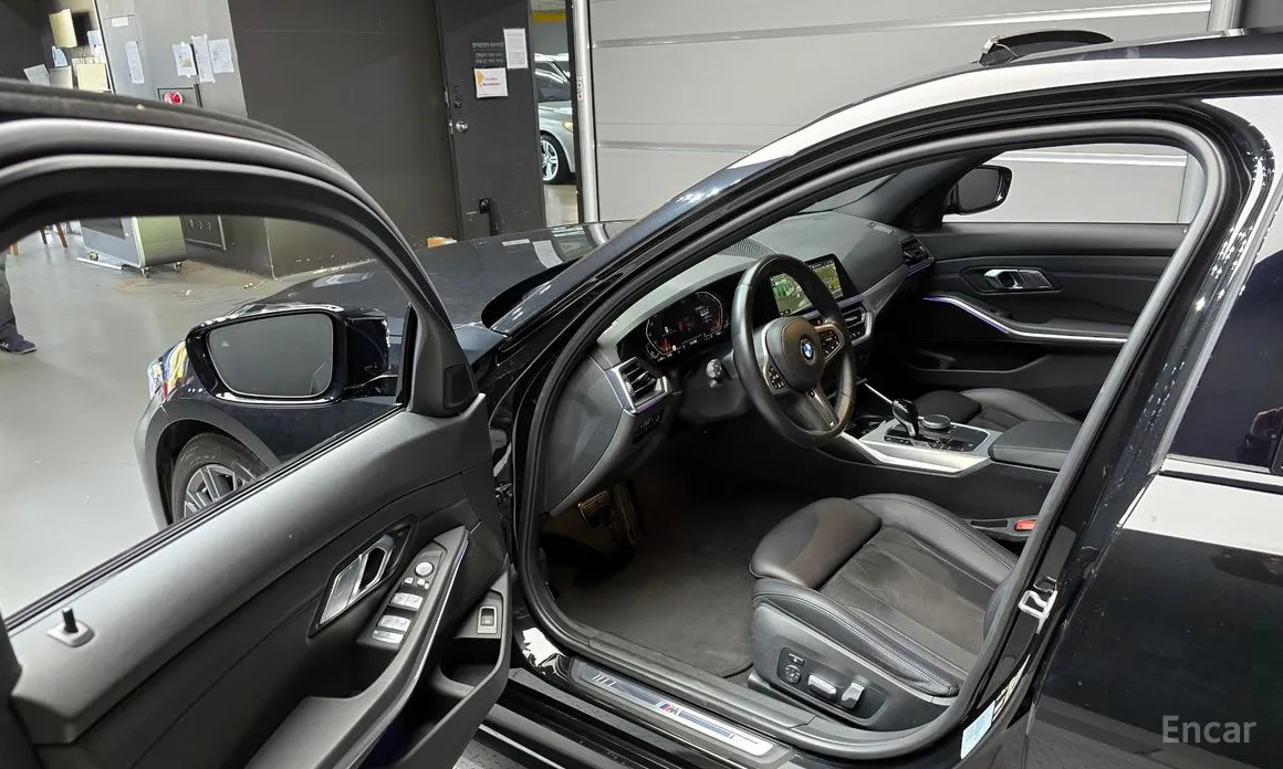 Photo 11 - BMW 3 Series