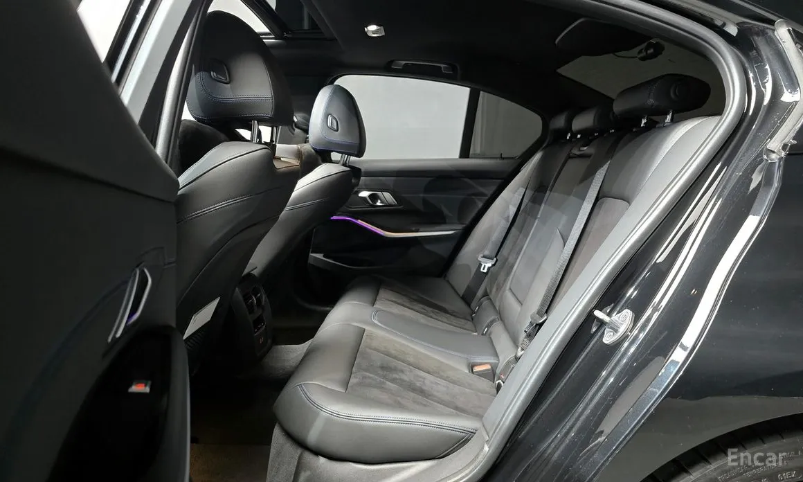 Photo 13 - BMW 3 Series