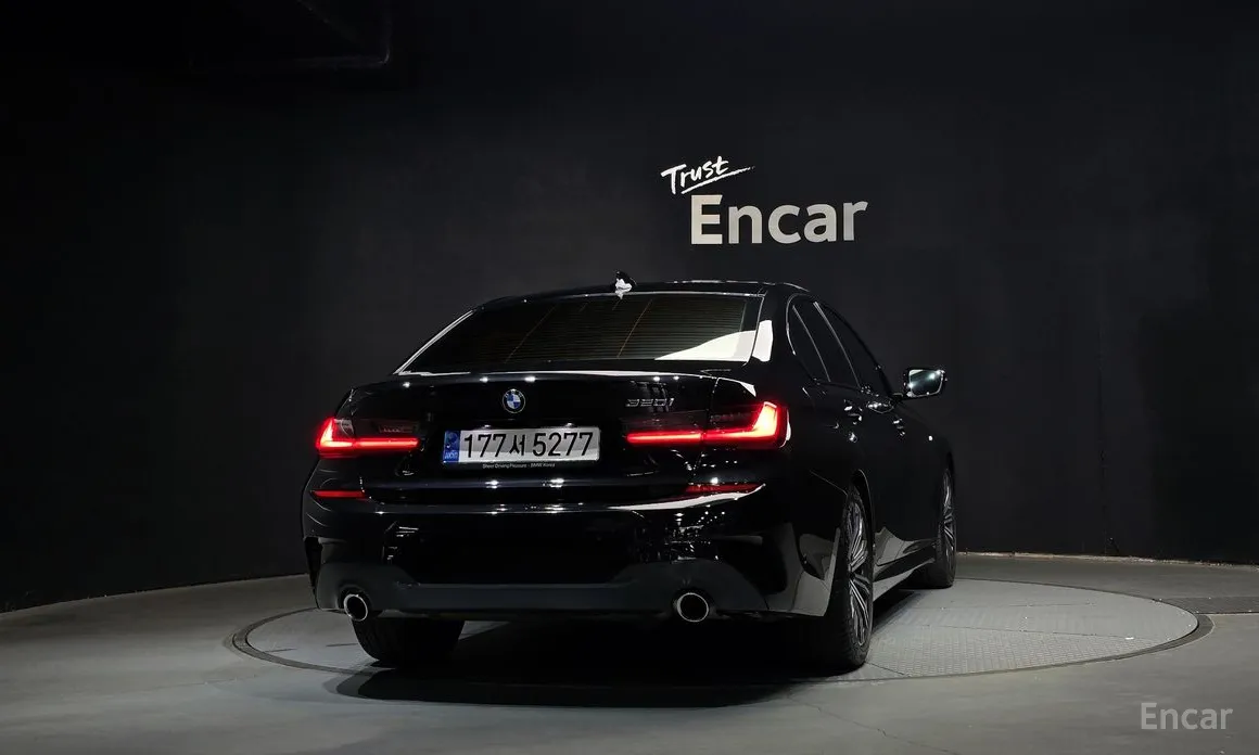 Photo 4 - BMW 3 Series