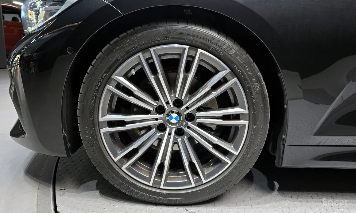 Photo 5 - BMW 3 Series