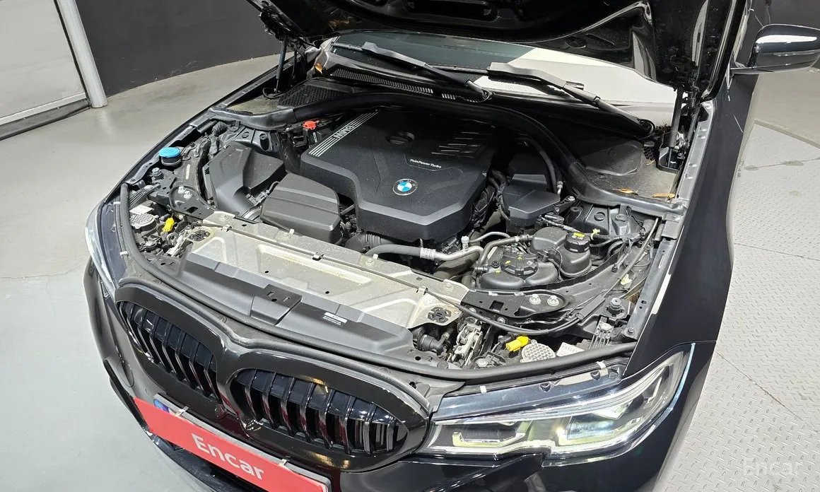 Photo 6 - BMW 3 Series