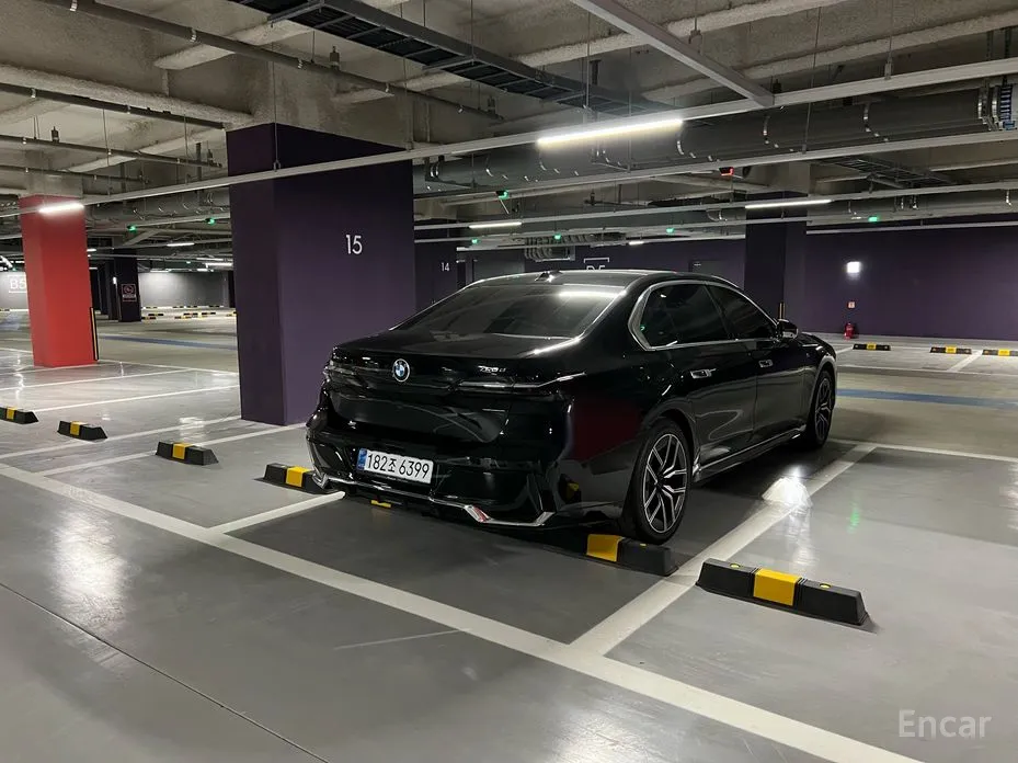 Фото 10 - BMW 7 Series