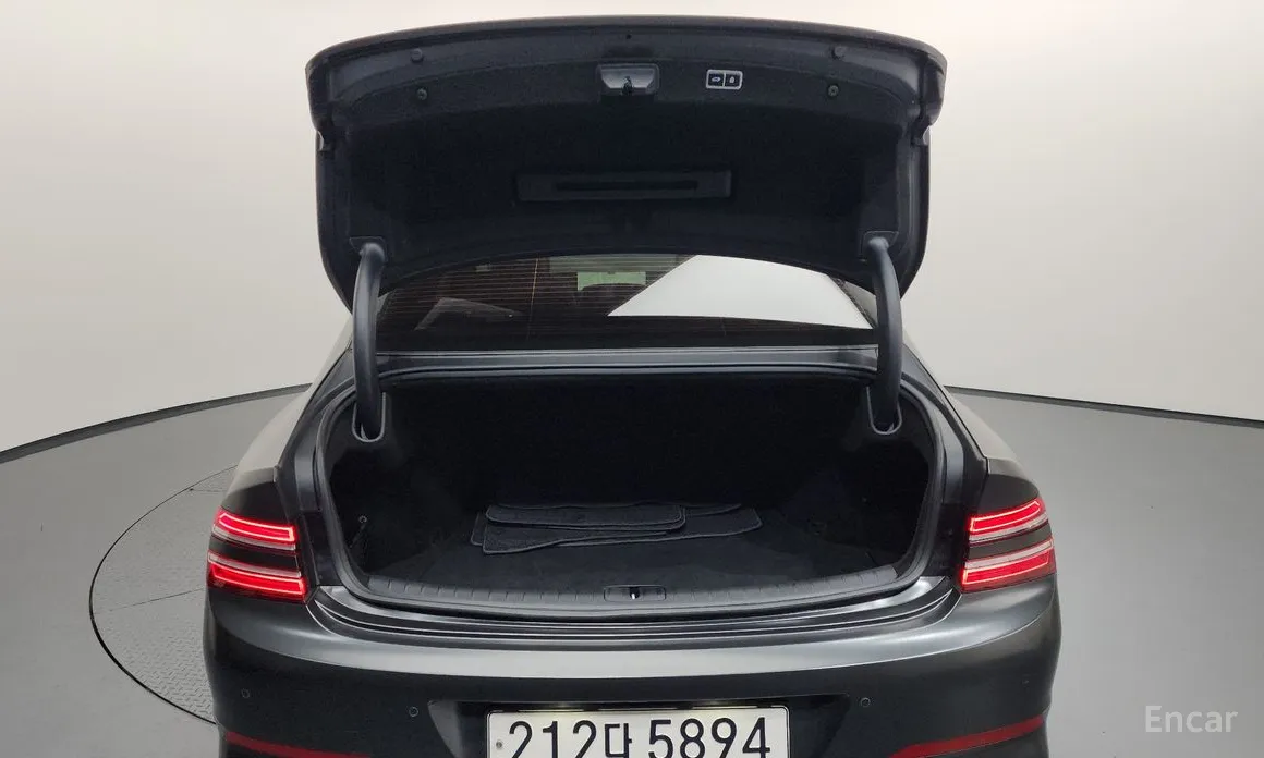 Фото 20 - Genesis G80