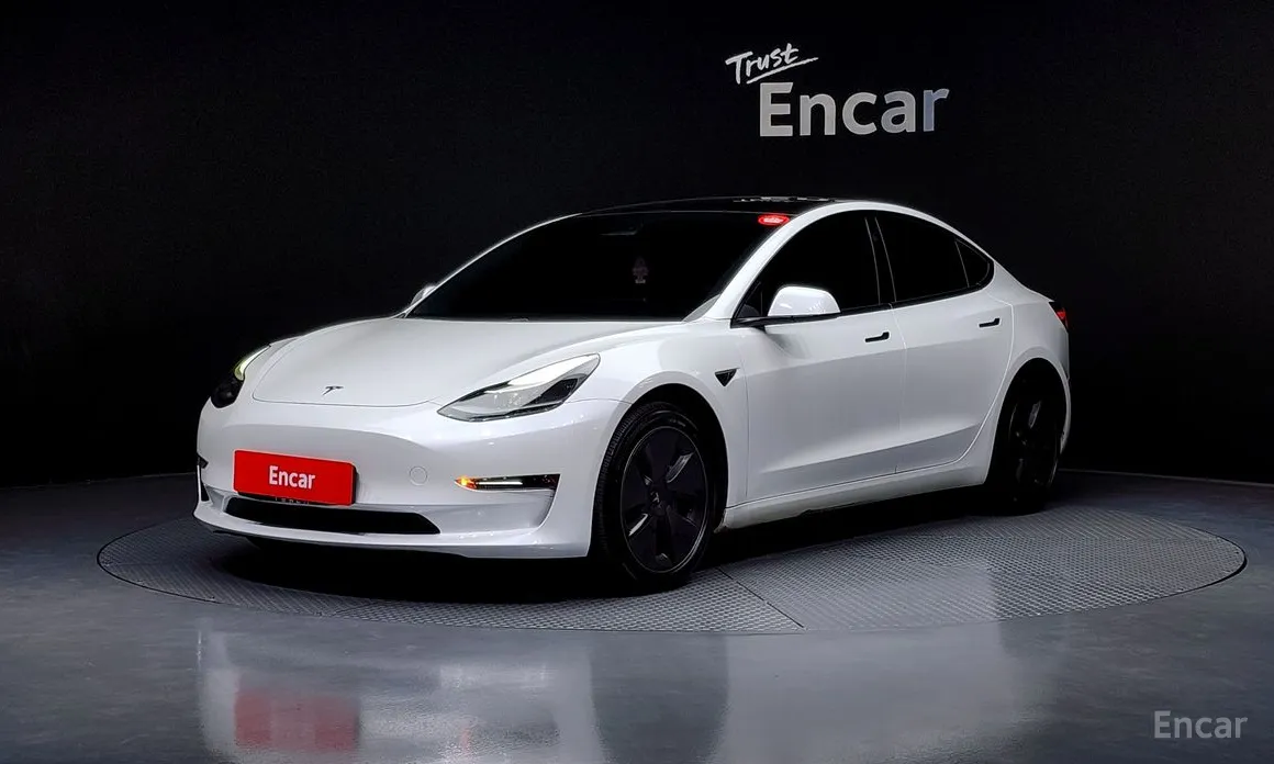 Фото 1 - Tesla Model 3