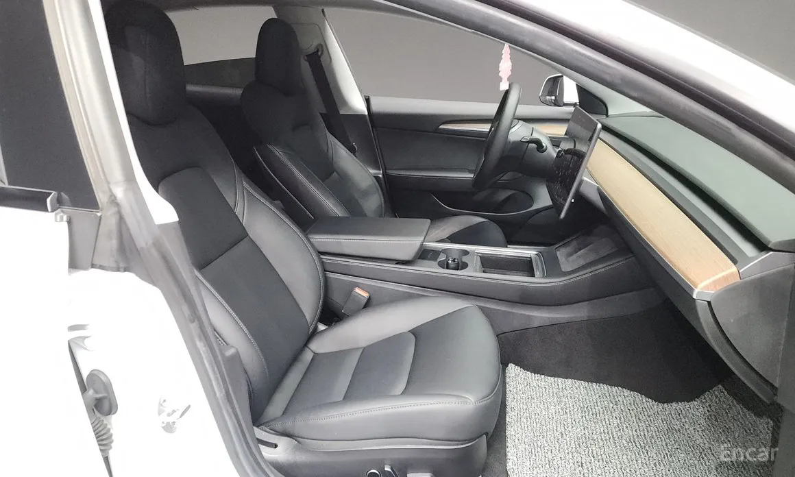 Фото 11 - Tesla Model 3