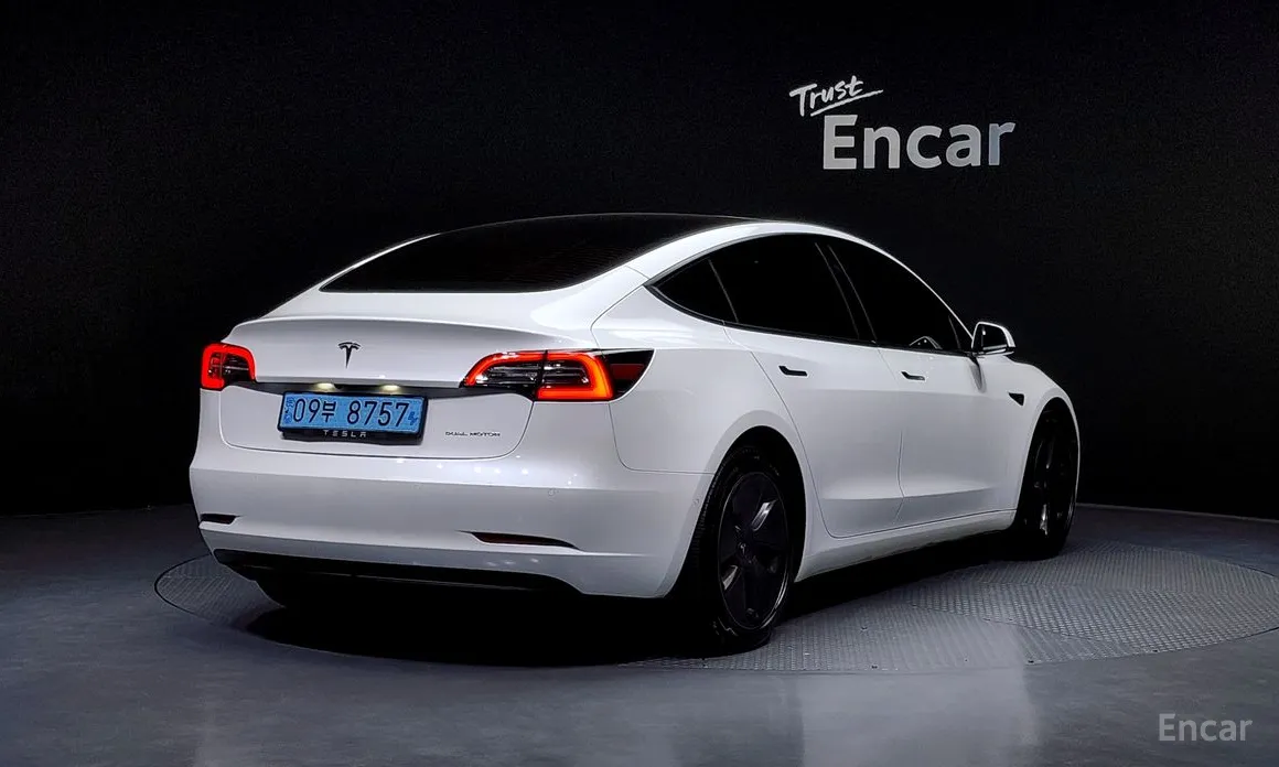 Фото 2 - Tesla Model 3