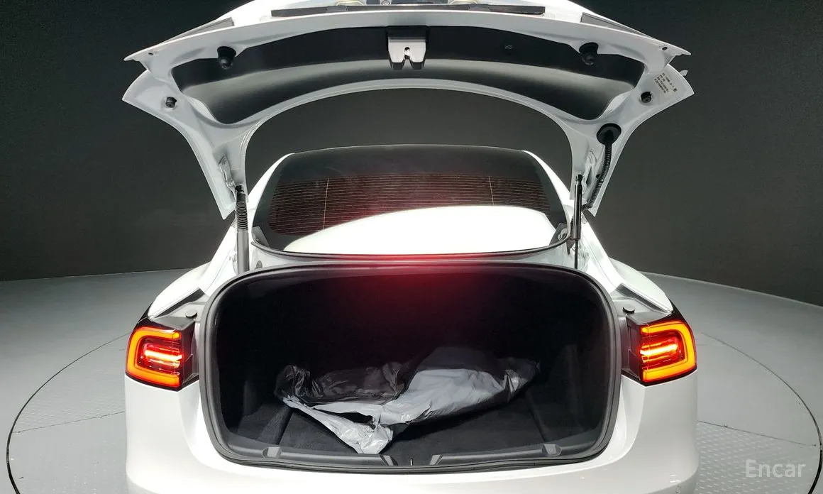 Фото 20 - Tesla Model 3