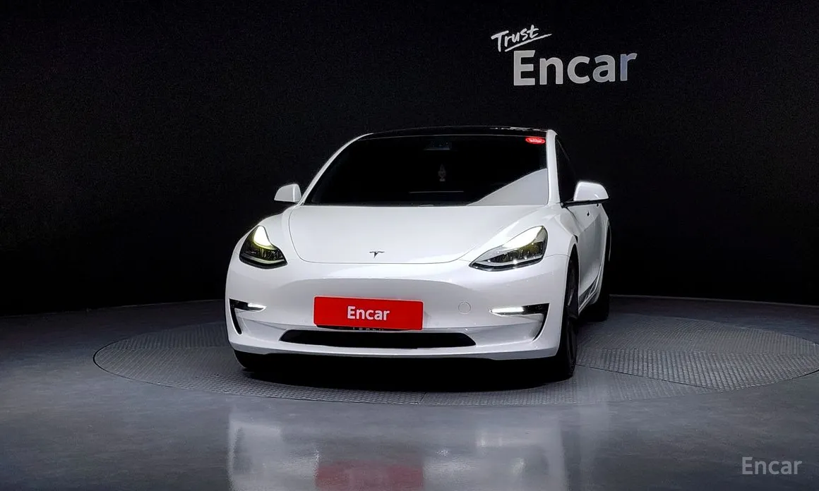 Фото 3 - Tesla Model 3