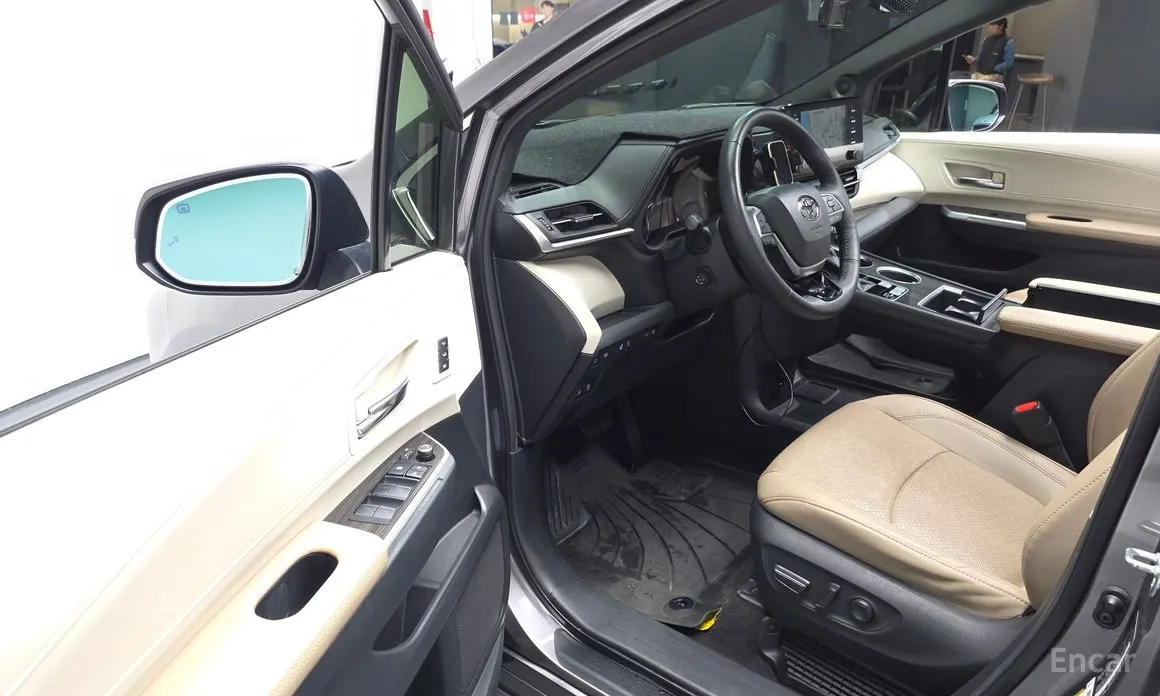 Фото 11 - Toyota Sienna