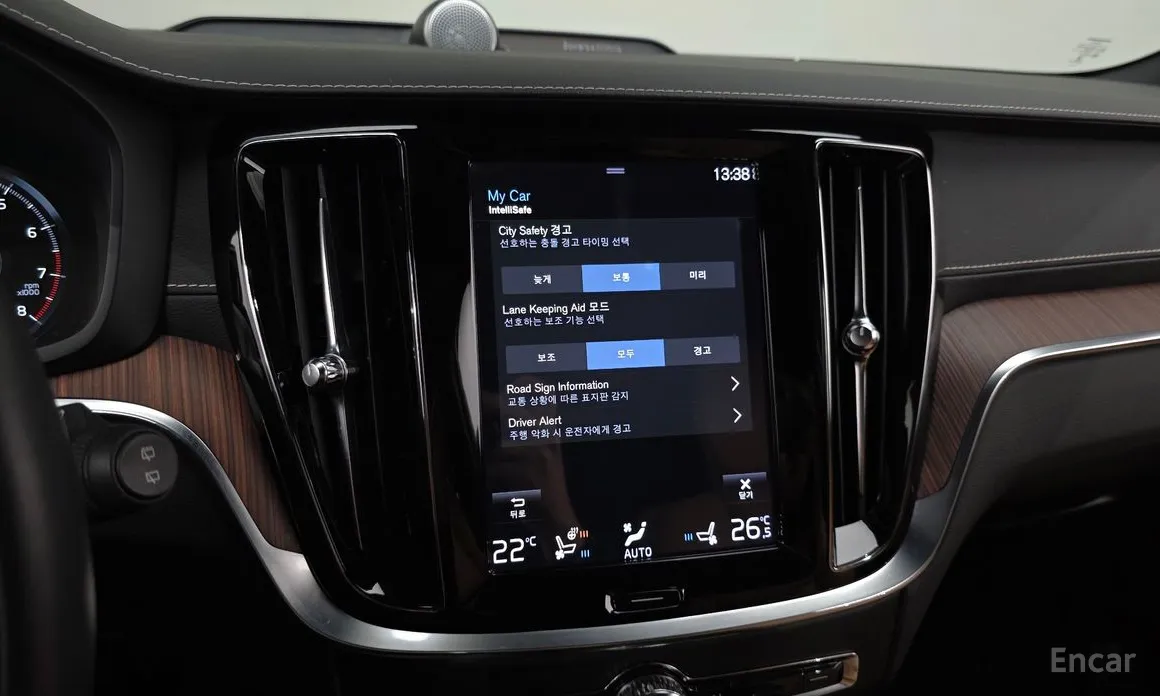 Фото 16 - Volvo V60