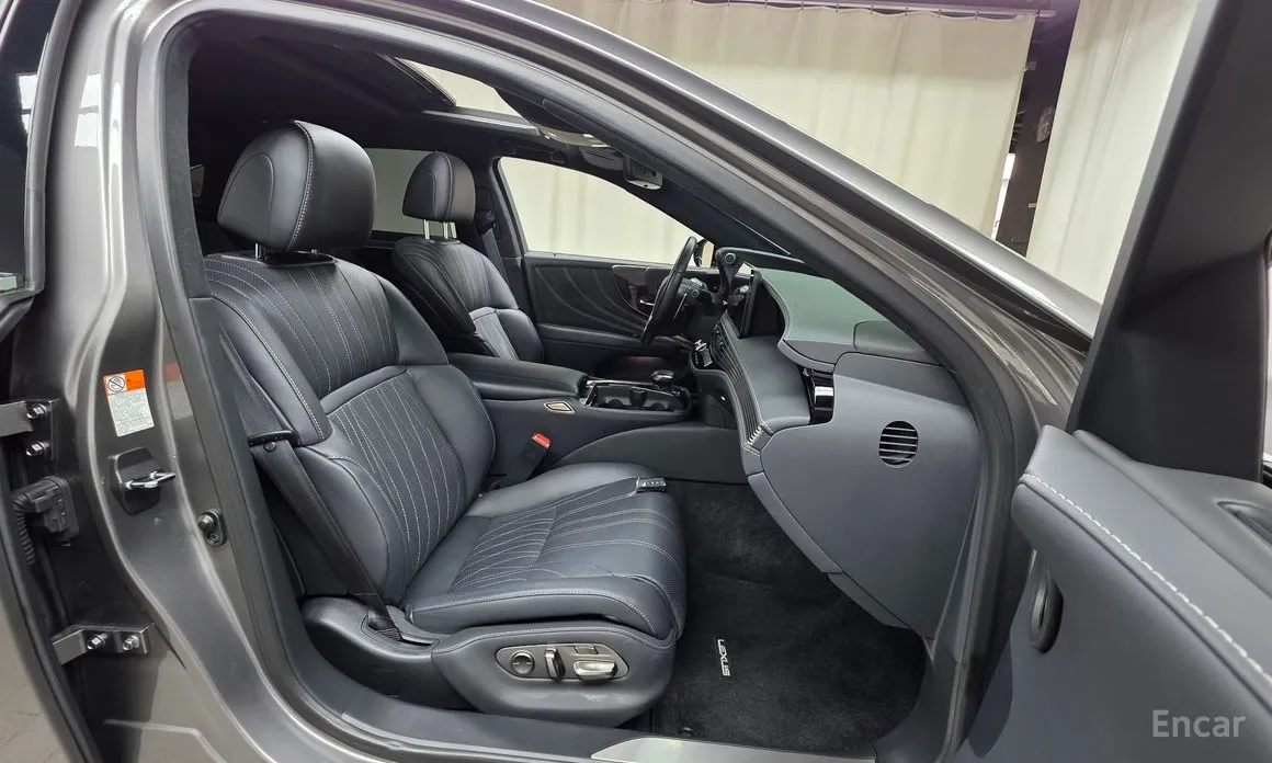 Фото 10 - Lexus LS