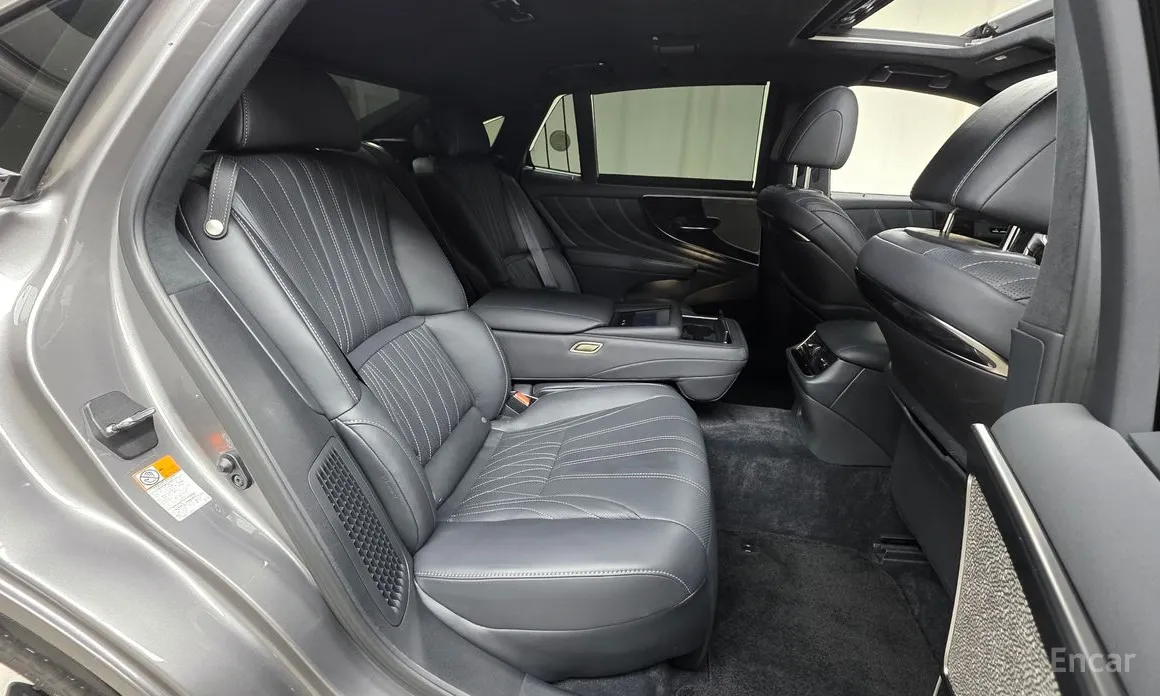 Фото 19 - Lexus LS