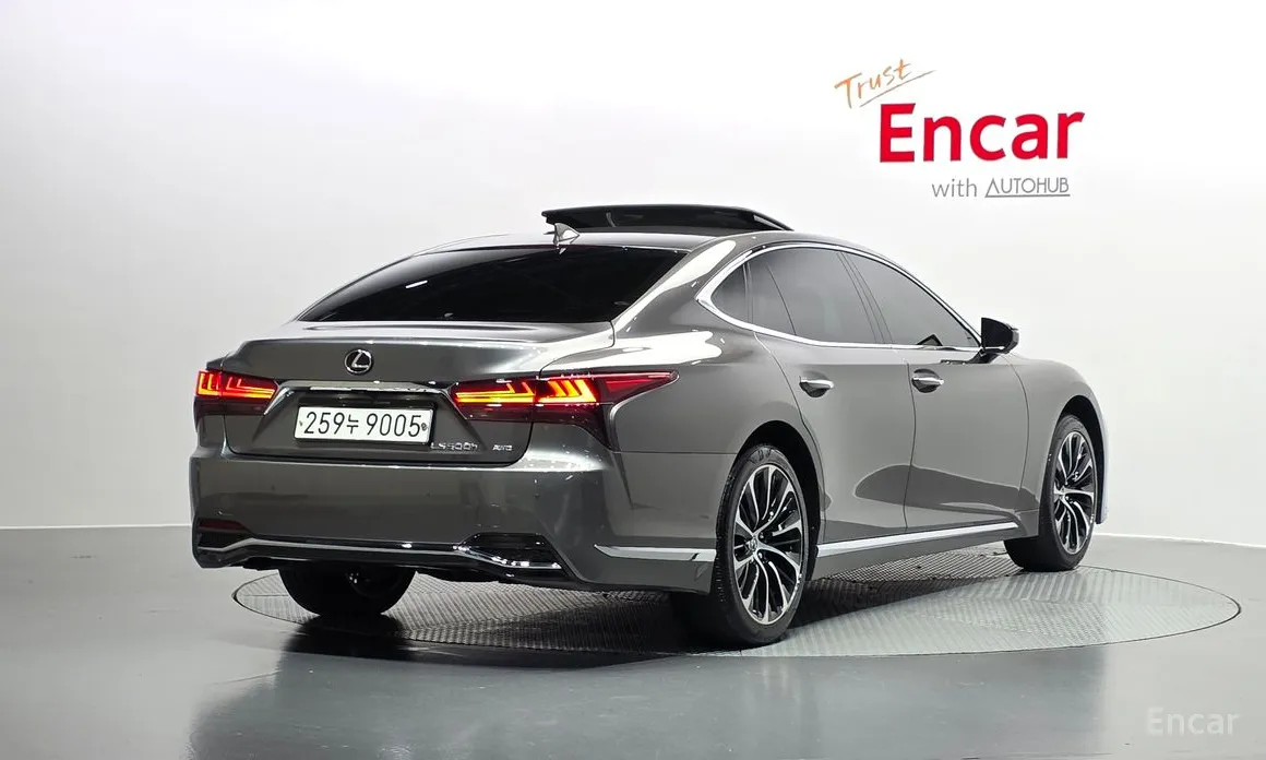 Фото 2 - Lexus LS