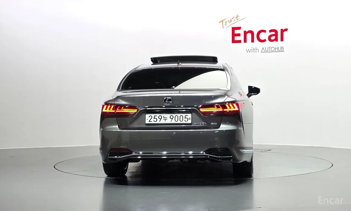 Фото 4 - Lexus LS