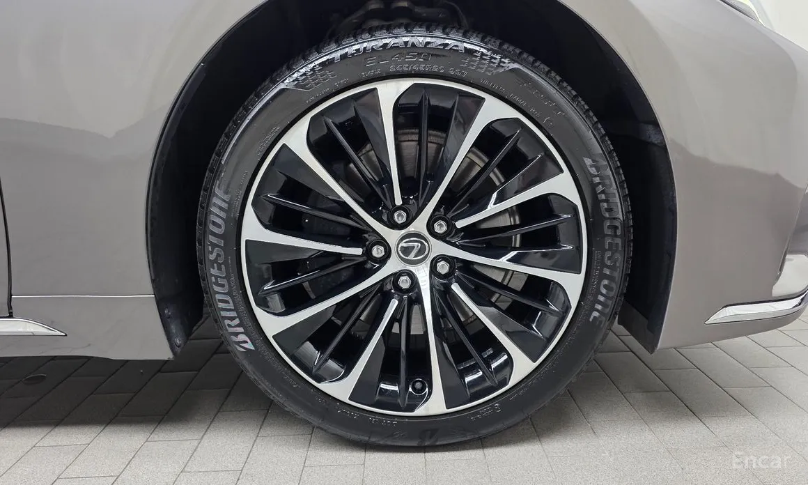 Фото 5 - Lexus LS