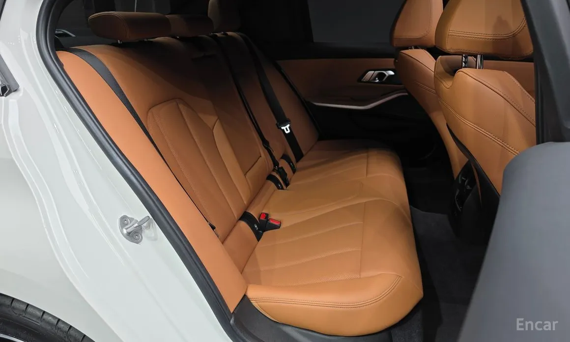 Photo 12 - BMW 3 Series