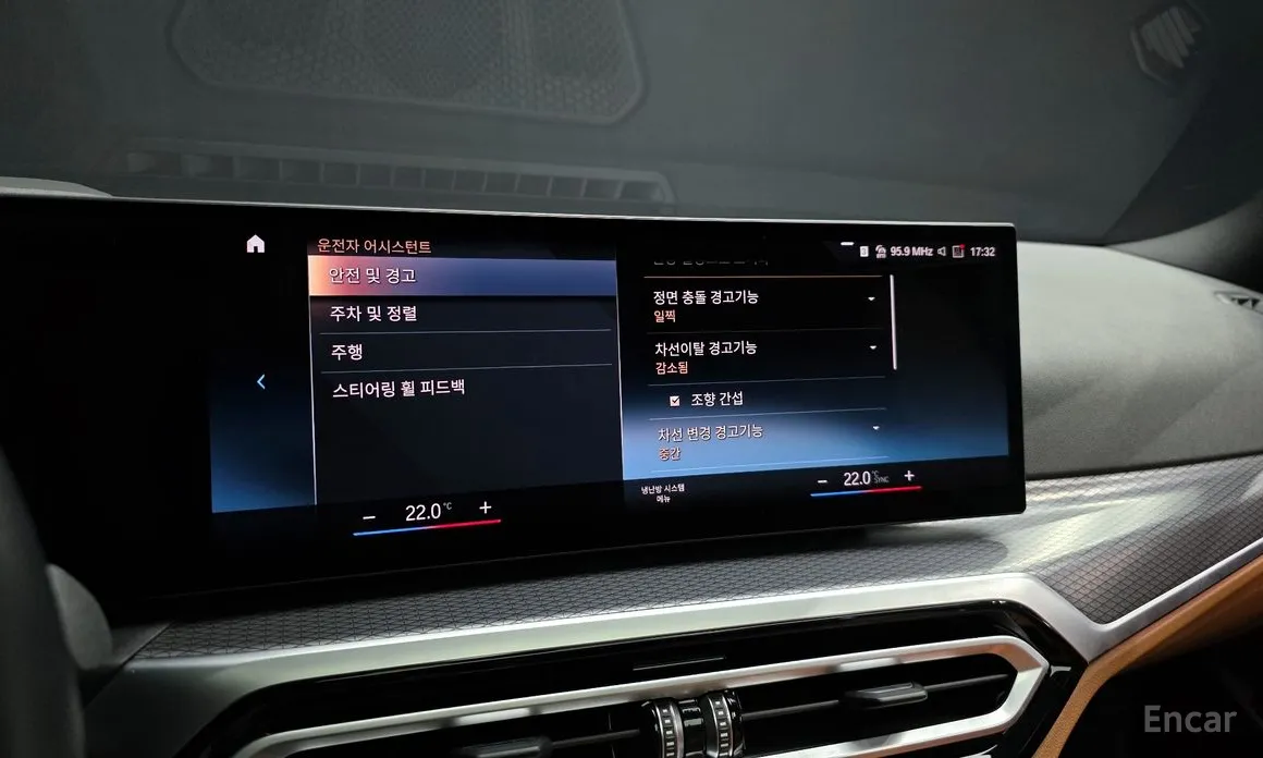 Photo 16 - BMW 3 Series