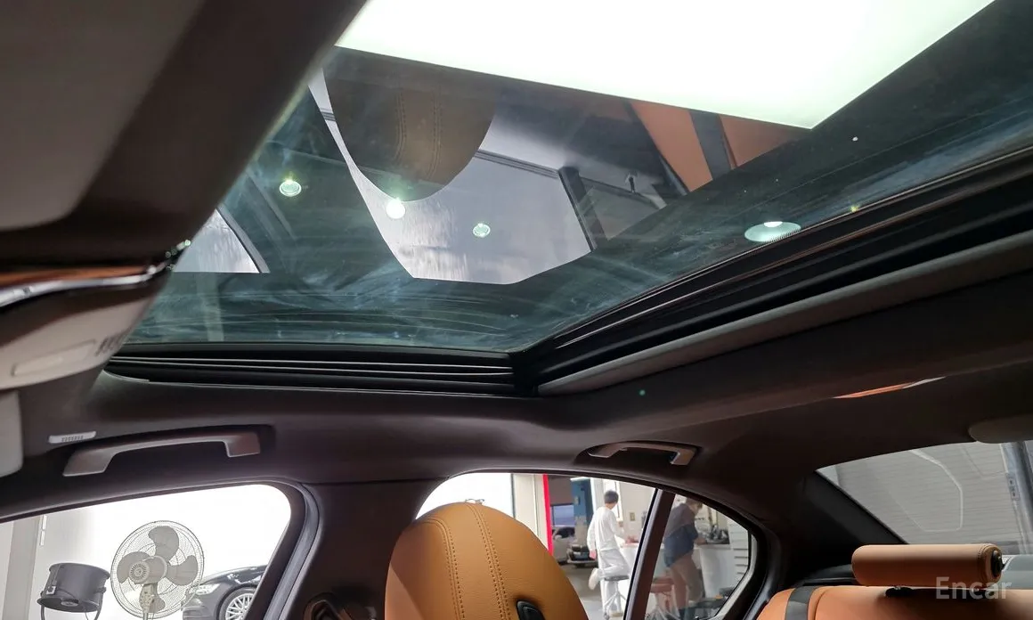 Photo 18 - BMW 3 Series