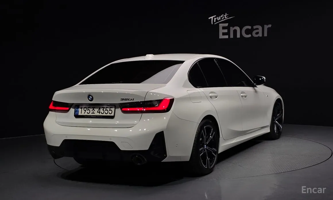 Photo 2 - BMW 3 Series