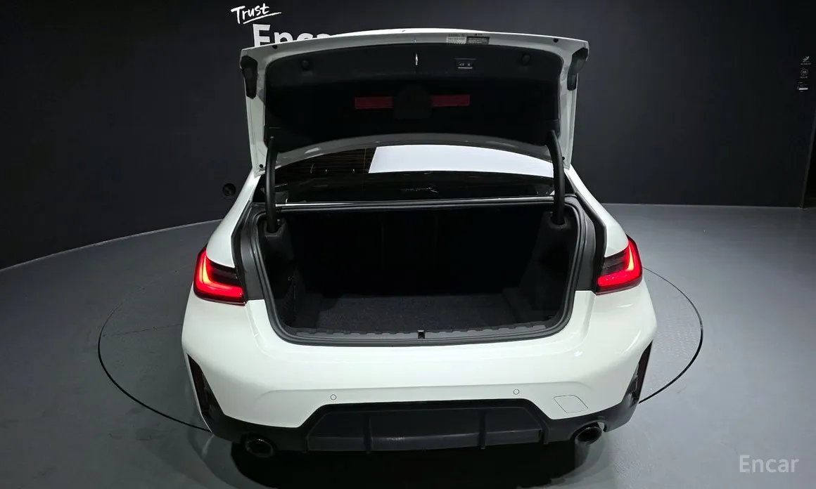 Photo 20 - BMW 3 Series