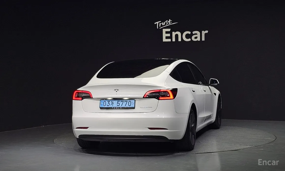 Фото 4 - Tesla Model 3