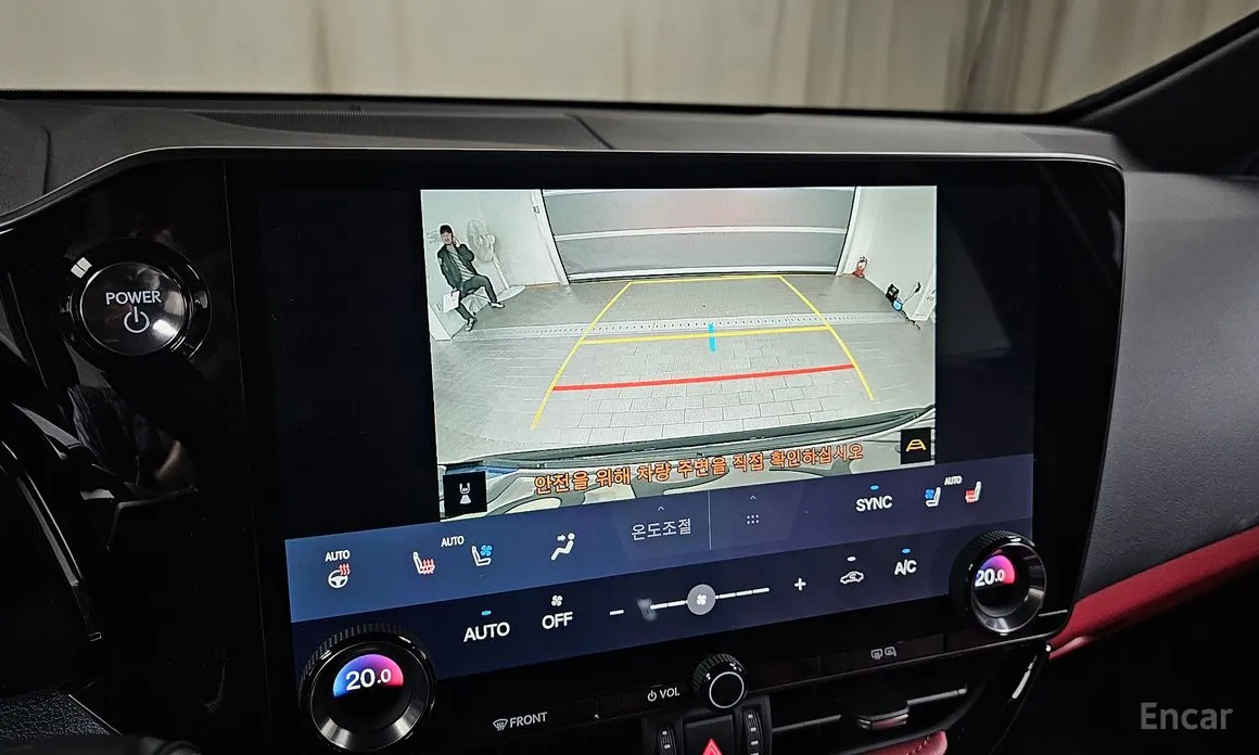 Фото 16 - Lexus NX