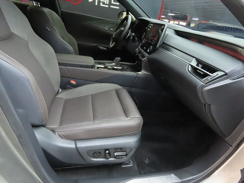 Фото 7 - Lexus RX