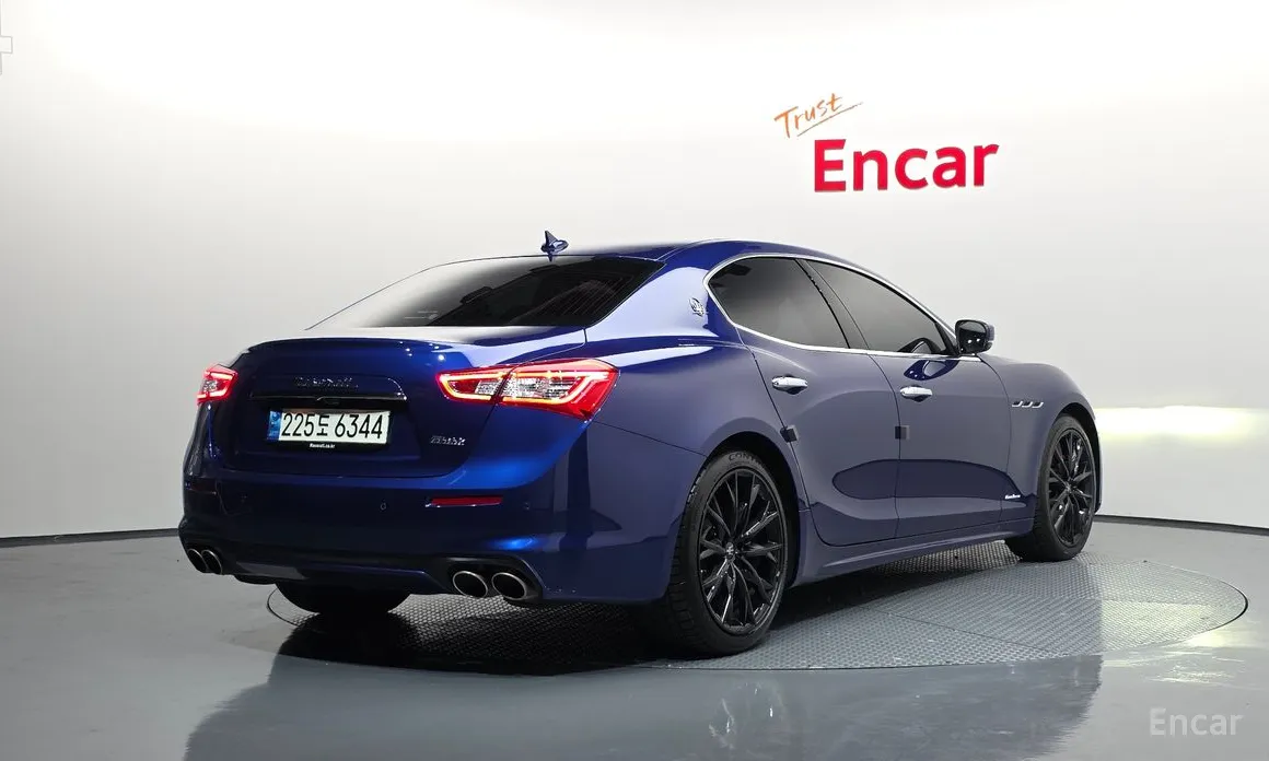 Фото 2 - Maserati Ghibli