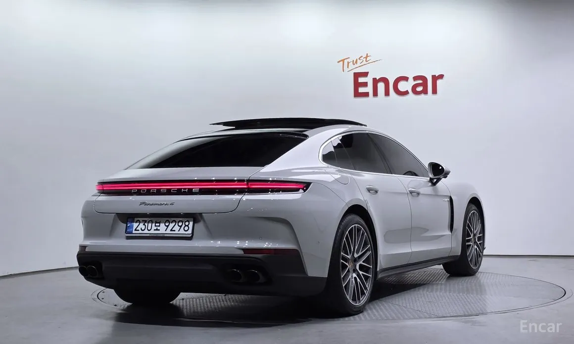 Фото 2 - Porsche Panamera