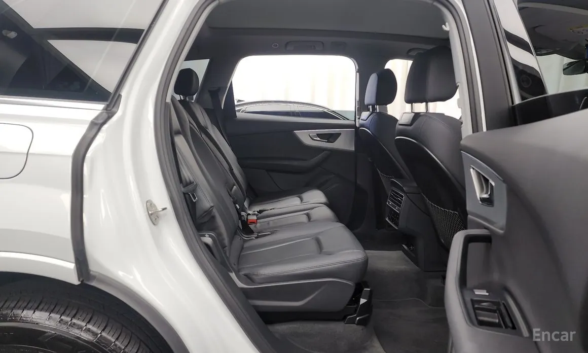 Фото 12 - Audi Q7