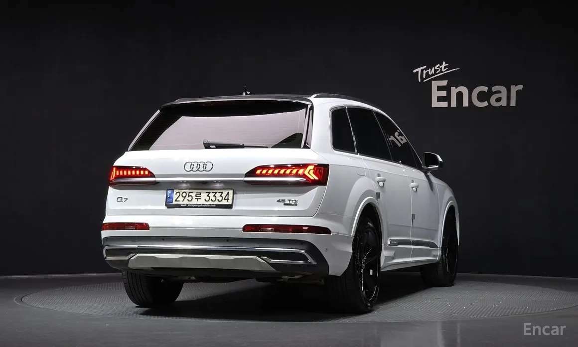 Фото 2 - Audi Q7