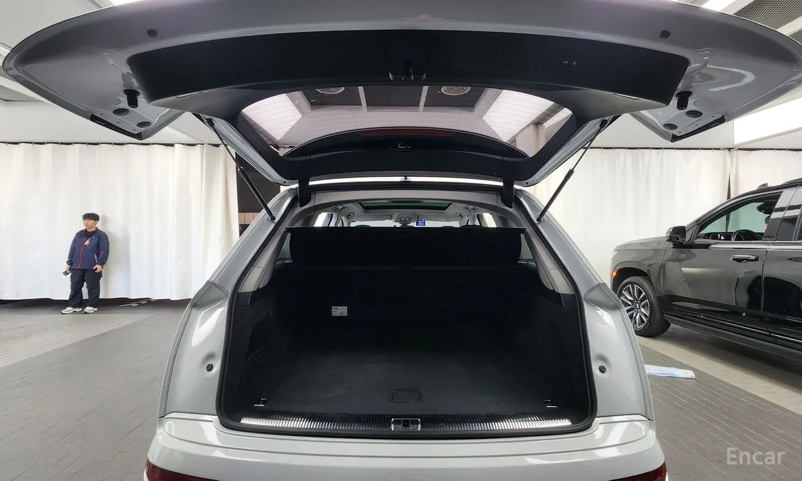 Фото 20 - Audi Q7