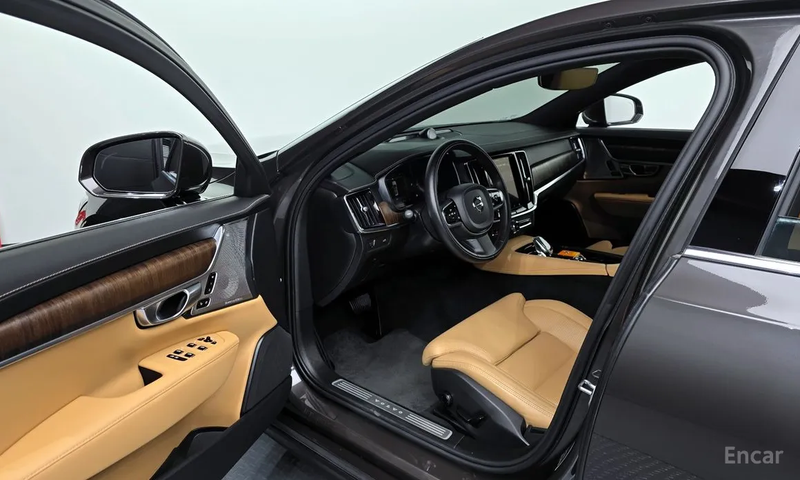 Photo 10 - Volvo S90