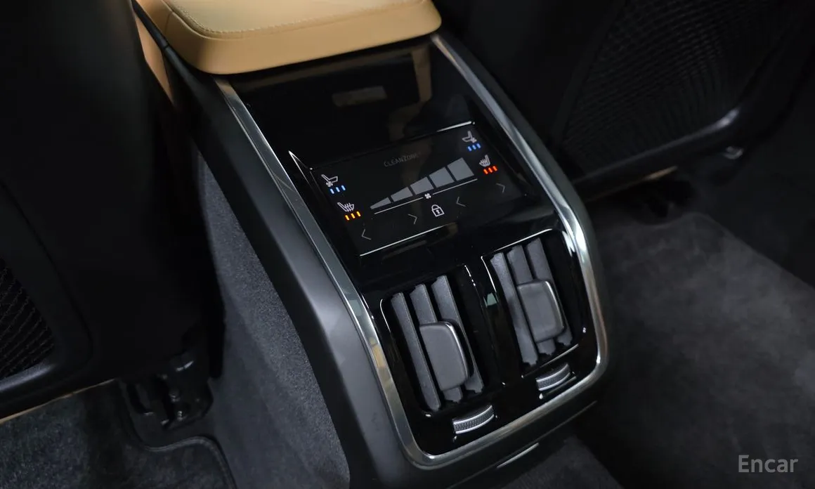 Photo 17 - Volvo S90