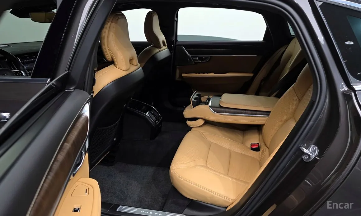 Photo 20 - Volvo S90