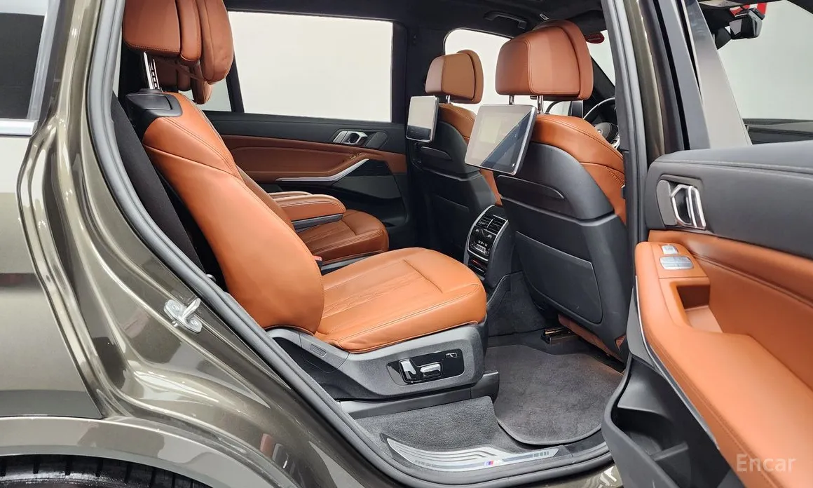 Фото 12 - BMW X7