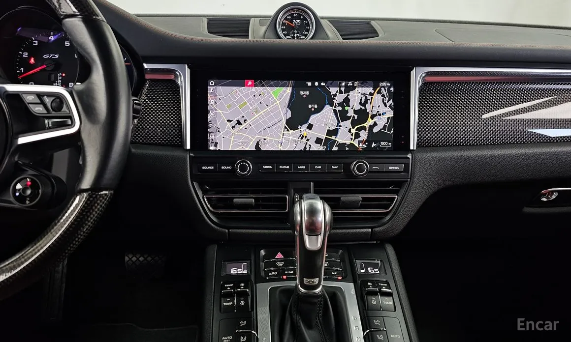 Фото 15 - Porsche Macan