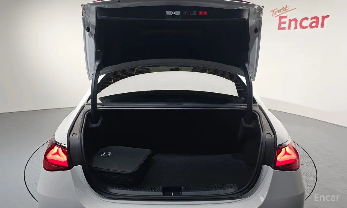 Фото 20 - Mercedes-Benz E-Class