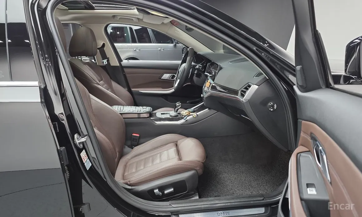 Photo 10 - BMW 3 Series