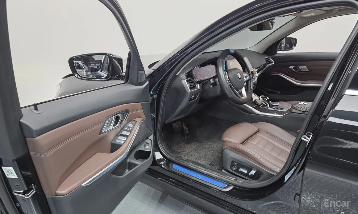 Photo 11 - BMW 3 Series