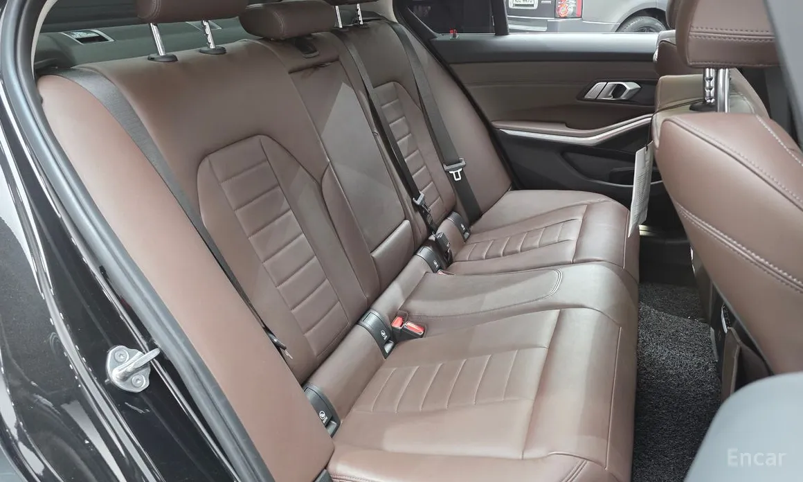 Photo 12 - BMW 3 Series