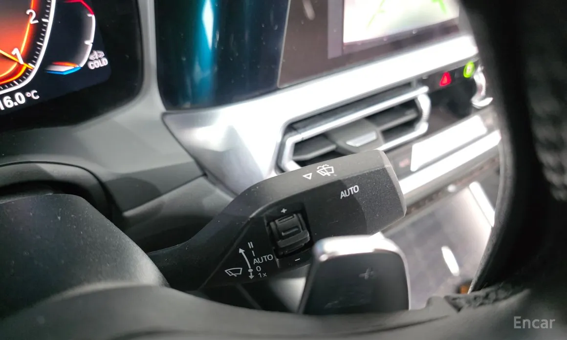 Photo 16 - BMW 3 Series