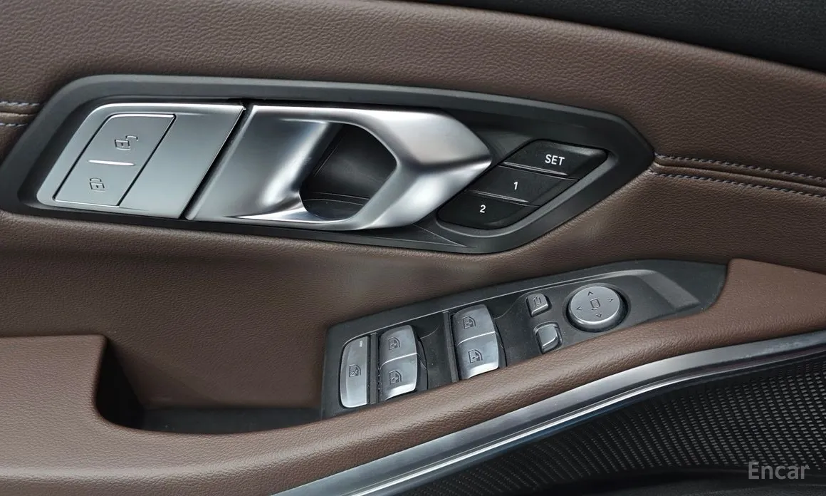 Photo 17 - BMW 3 Series