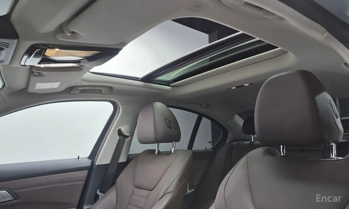 Photo 19 - BMW 3 Series