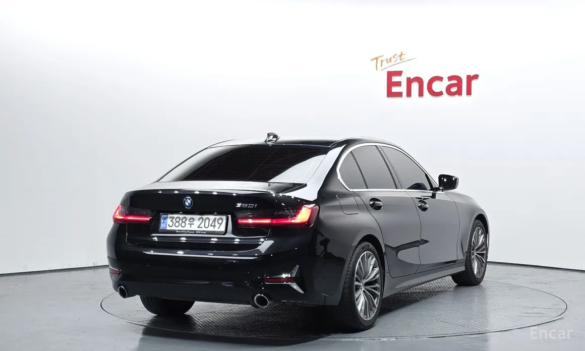 Photo 2 - BMW 3 Series