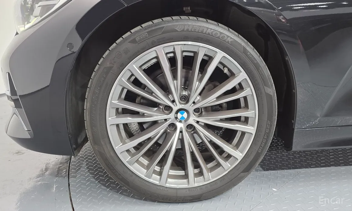 Photo 5 - BMW 3 Series