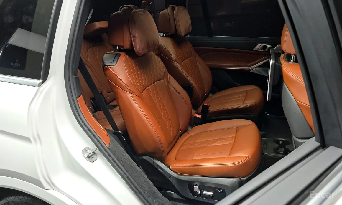 Фото 12 - BMW X7