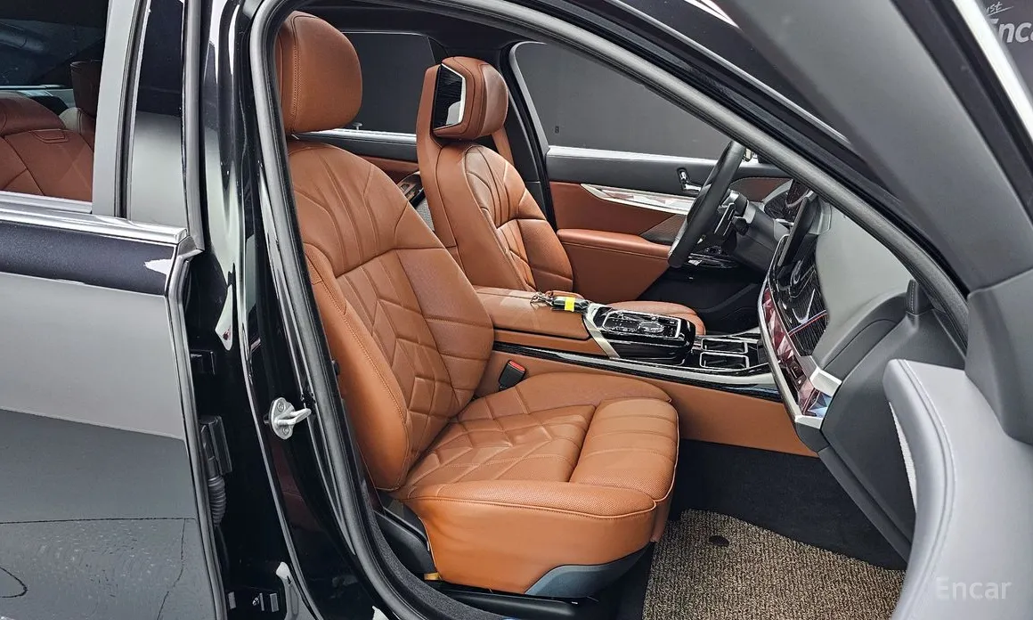 Фото 10 - BMW 7 Series